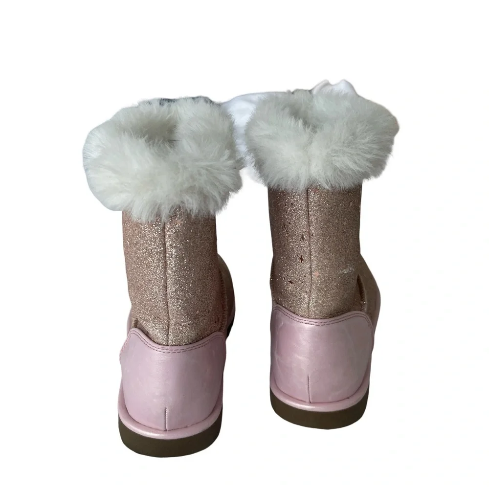 Juicy Couture Big Girls Temecula Gold/Pink Logo Glitter Faux boots size 4